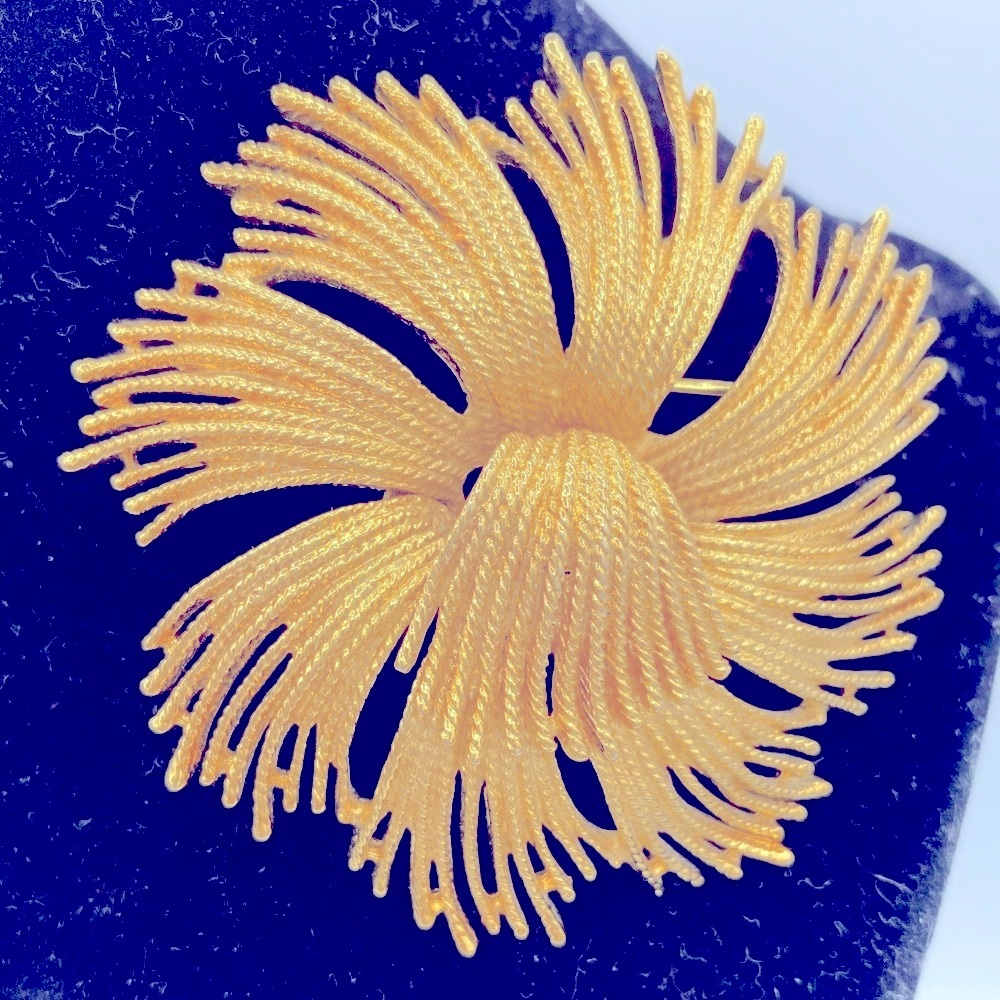 Vintage Signed Monet Cordelia Gold Plated Brooch Book Piece Iconic 60s Starburst